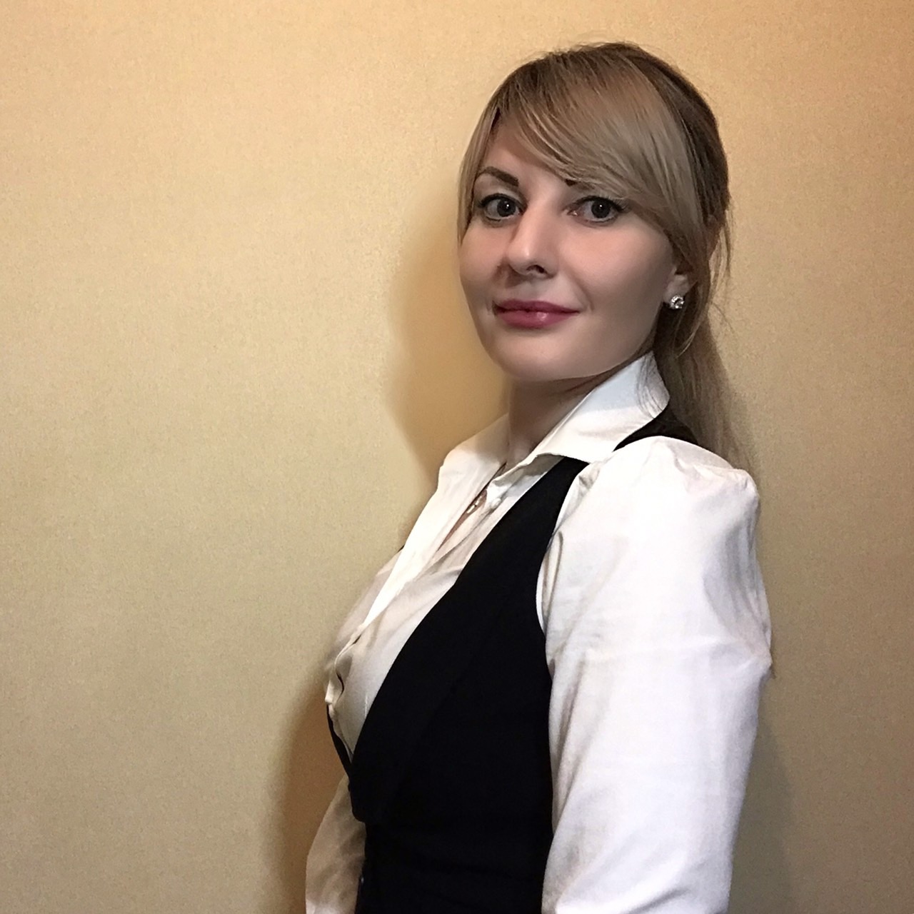 We welcome Olena Sulim to our team